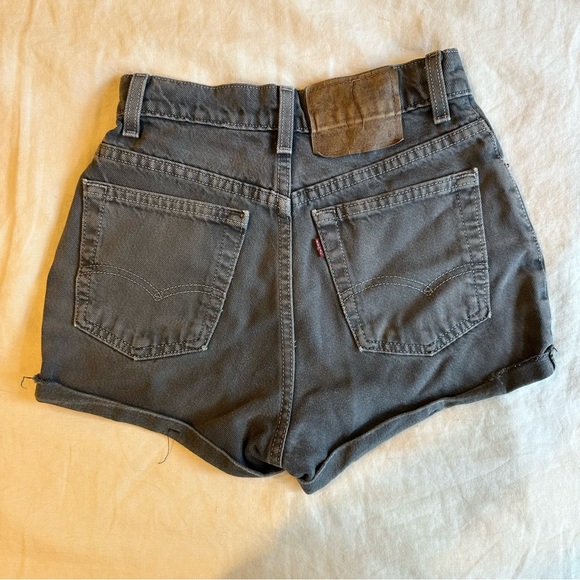 Size 23 Levi’s Shorts - Picture 2 of 2